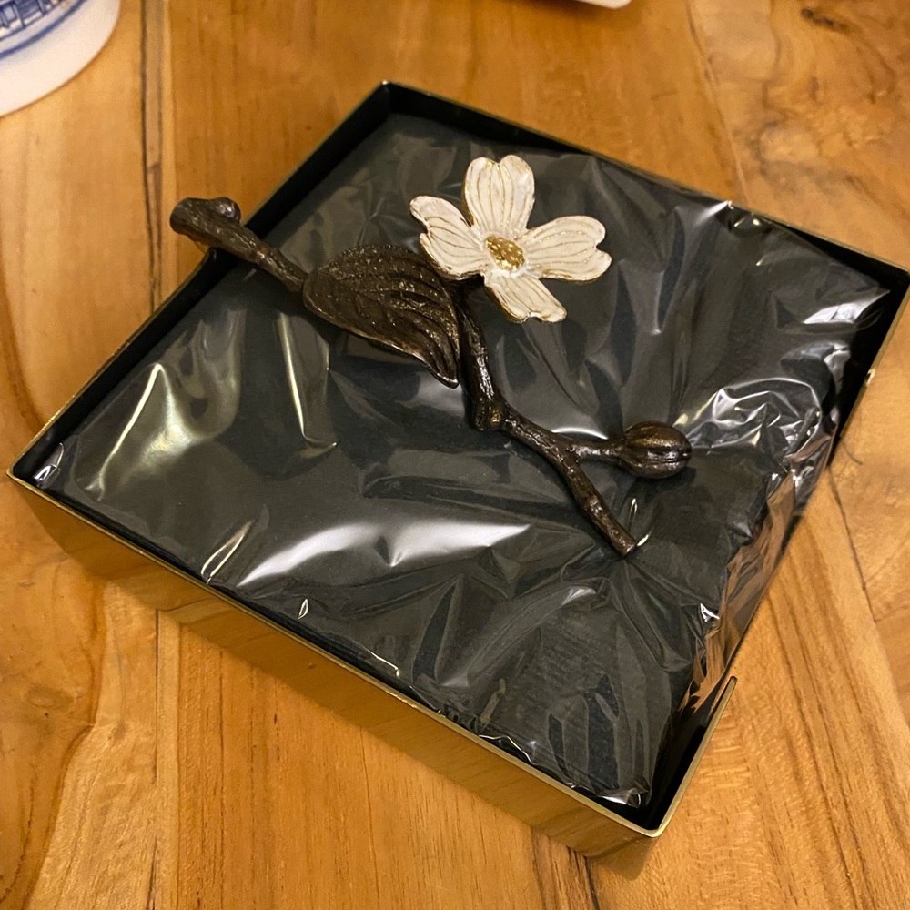 Brand new Michael Aram designer napkin holder
